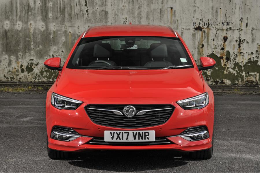  Vauxhall Insignia Sports Tourer 2017 года  (фото 2 из 35)